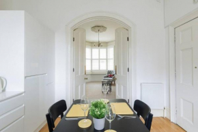 Stylish period maisonette flat in centre of Bath